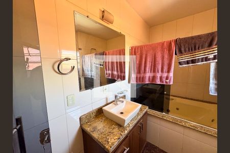 Casa para alugar com 360m², 3 quartos e 7 vagasBanheiro da Suíte 2