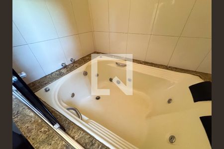 Casa para alugar com 360m², 3 quartos e 7 vagasBanheiro da Suíte 2