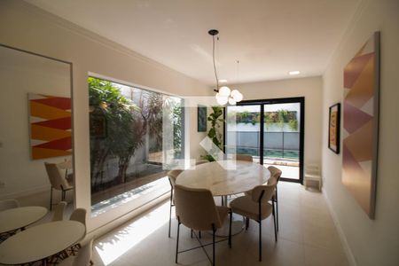 Casa à venda com 240m², 4 quartos e 3 vagas Casa à venda com 240m², 4 quartos e 3 vagasSala de Jantar