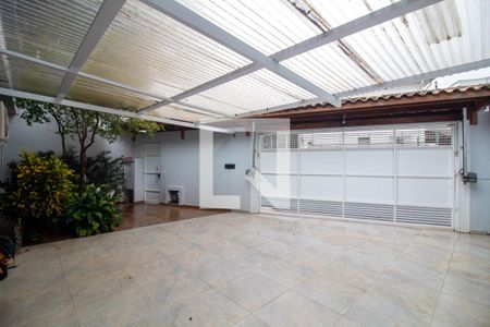 Casa à venda com 240m², 4 quartos e 3 vagas Casa à venda com 240m², 4 quartos e 3 vagasGaragem