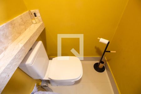 Casa à venda com 240m², 4 quartos e 3 vagas Casa à venda com 240m², 4 quartos e 3 vagasLavabo