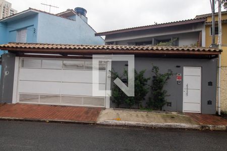 Casa à venda com 240m², 4 quartos e 3 vagas Casa à venda com 240m², 4 quartos e 3 vagasFachada