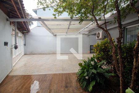 Casa à venda com 240m², 4 quartos e 3 vagas Casa à venda com 240m², 4 quartos e 3 vagasGaragem