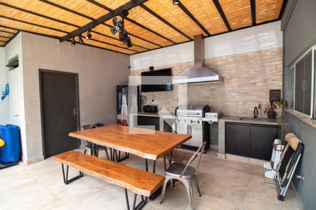 Casa à venda com 240m², 4 quartos e 3 vagas Casa à venda com 240m², 4 quartos e 3 vagasChurrasqueira / Piscina