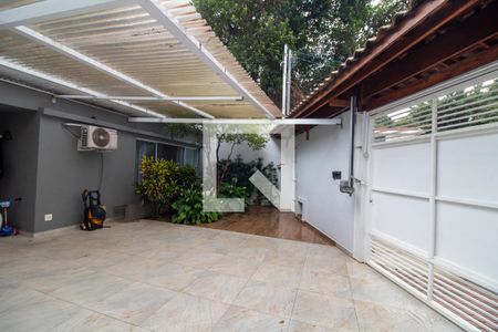 Casa à venda com 240m², 4 quartos e 3 vagas Casa à venda com 240m², 4 quartos e 3 vagasGaragem