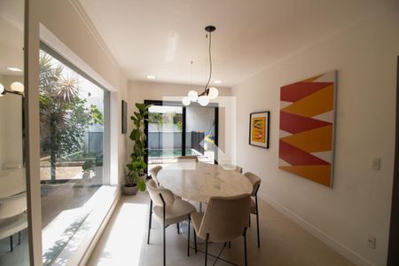Casa à venda com 240m², 4 quartos e 3 vagas Casa à venda com 240m², 4 quartos e 3 vagasSala de Jantar