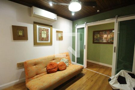 Sala de TV de casa de condomínio à venda com 5 quartos, 477m² em Jacarepaguá, Rio de Janeiro