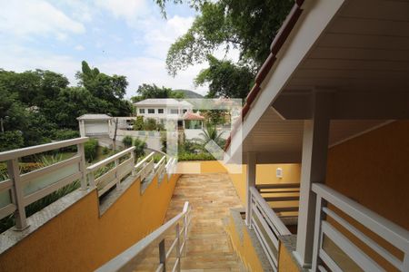 Casa de condomínio à venda com 477m², 5 quartos e 2 vagasLateral da casa