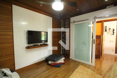 Casa de condomínio à venda com 477m², 5 quartos e 2 vagasSala de TV