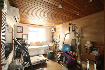 Casa de condomínio à venda com 477m², 5 quartos e 2 vagasSuíte 4 - Academia