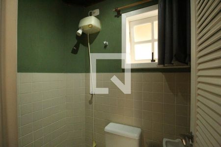 Casa de condomínio à venda com 477m², 5 quartos e 2 vagasÁrea de serviço - Banheiro