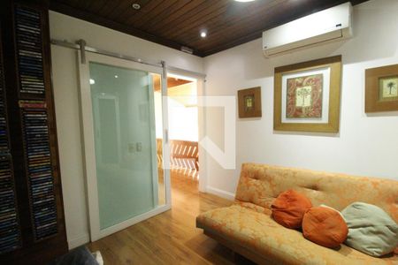Sala de TV de casa de condomínio à venda com 5 quartos, 477m² em Jacarepaguá, Rio de Janeiro