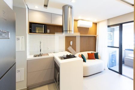 Sala/Cozinha de apartamento à venda com 1 quarto, 32m² em Moema, São Paulo