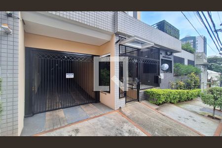 Apartamento para alugar com 115m², 3 quartos e 2 vagas Apartamento para alugar com 115m², 3 quartos e 2 vagasFachada