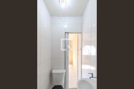 Banheiro de kitnet/studio para alugar com 1 quarto, 10m² em Campo Grande, Rio de Janeiro
