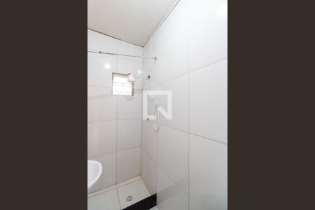 Banheiro de kitnet/studio para alugar com 1 quarto, 10m² em Campo Grande, Rio de Janeiro