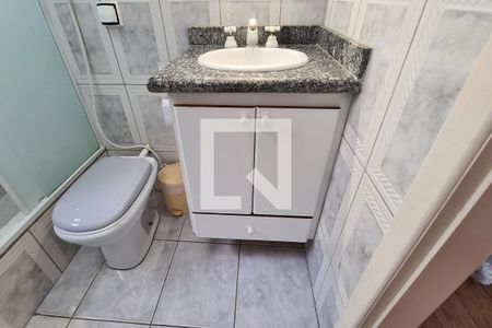 Casa à venda com 245m², 3 quartos e 6 vagasBanheiro da Suíte 2