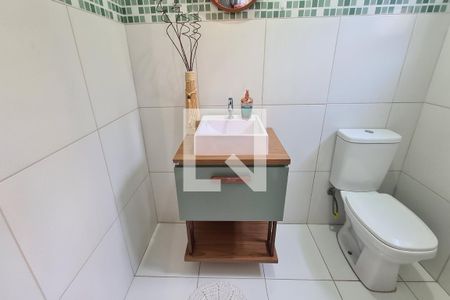 Casa à venda com 245m², 3 quartos e 6 vagasLavabo da garagem