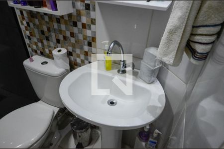 Apartamento à venda com 65m², 3 quartos e sem vaga Apartamento à venda com 65m², 3 quartos e sem vagaBanheiro