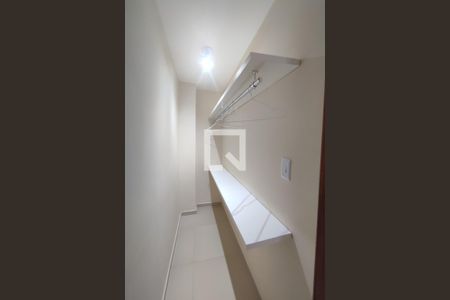 Casa de condomínio para alugar com 100m², 3 quartos e 1 vaga Casa de condomínio para alugar com 100m², 3 quartos e 1 vagaCloset