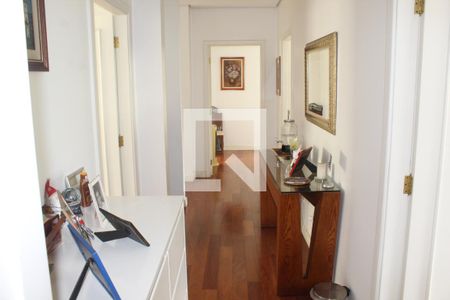Casa de condomínio para alugar com 1279m², 5 quartos e 4 vagasCorredor