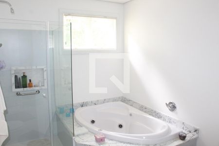 Casa de condomínio para alugar com 1279m², 5 quartos e 4 vagasBanheiro da Suíte Master