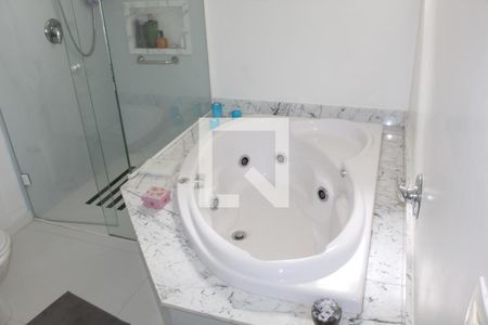 Casa de condomínio para alugar com 1279m², 5 quartos e 4 vagasBanheiro da Suíte Master