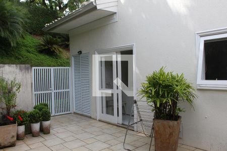 Casa de condomínio para alugar com 1279m², 5 quartos e 4 vagasQuintal