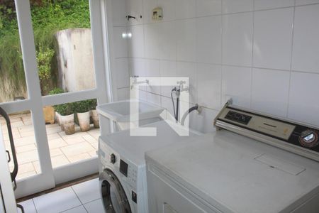 Casa de condomínio para alugar com 1279m², 5 quartos e 4 vagasÁrea de Serviço