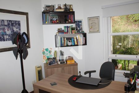 Casa de condomínio para alugar com 1279m², 5 quartos e 4 vagasEscritório