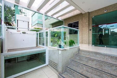 Apartamento à venda com 120m², 3 quartos e 2 vagas Apartamento à venda com 120m², 3 quartos e 2 vagasHall de entrada