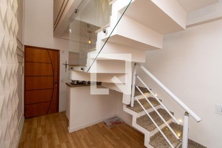 Apartamento à venda com 120m², 3 quartos e 2 vagas Apartamento à venda com 120m², 3 quartos e 2 vagasEscada