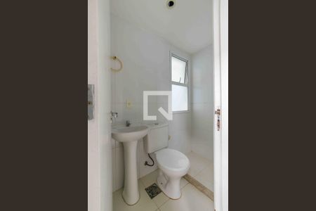 Casa de condomínio à venda com 200m², 5 quartos e 3 vagasBanheiro de Serviço