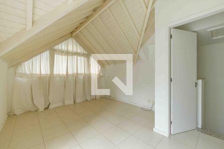 Casa de condomínio à venda com 200m², 5 quartos e 3 vagasSuíte 1