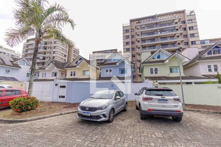 Casa de condomínio à venda com 200m², 5 quartos e 3 vagasFachada