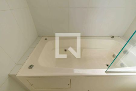 Casa de condomínio à venda com 200m², 5 quartos e 3 vagasBanheiro da Suíte 1