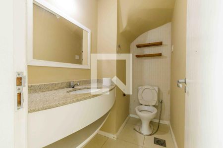 Casa de condomínio à venda com 200m², 5 quartos e 3 vagasLavabo