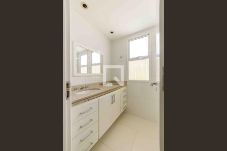 Casa de condomínio à venda com 200m², 5 quartos e 3 vagasBanheiro da Suíte 2