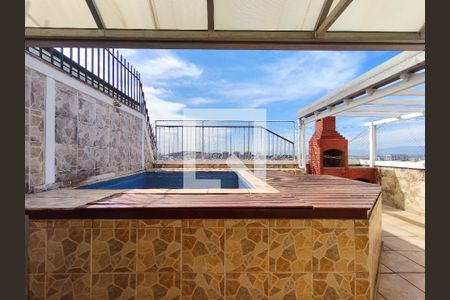 Apartamento à venda com 140m², 3 quartos e 2 vagas Apartamento à venda com 140m², 3 quartos e 2 vagasTerraço