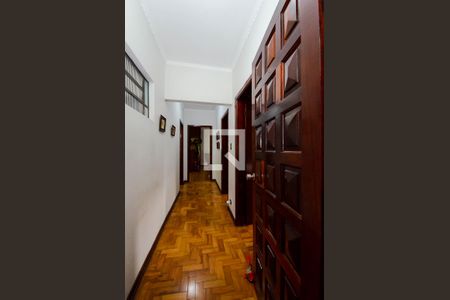 Casa à venda com 400m², 3 quartos e 6 vagasCorredor dos Dormitórios