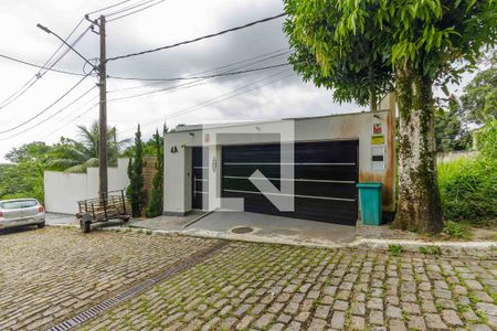 Casa de condomínio à venda com 350m², 4 quartos e 4 vagasFachada