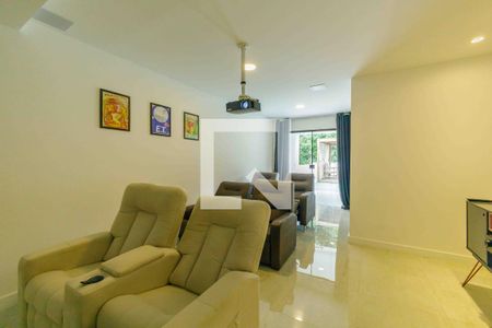 Casa de condomínio à venda com 350m², 4 quartos e 4 vagasSala de Cinema