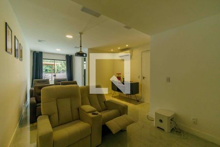 Casa de condomínio à venda com 350m², 4 quartos e 4 vagasSala de Cinema