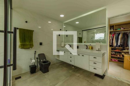 Casa de condomínio à venda com 350m², 4 quartos e 4 vagasBanheiro da Suíte 1