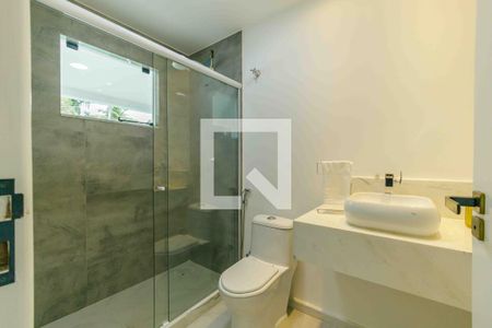 Casa de condomínio à venda com 350m², 4 quartos e 4 vagasBanheiro da Sala de Cinema