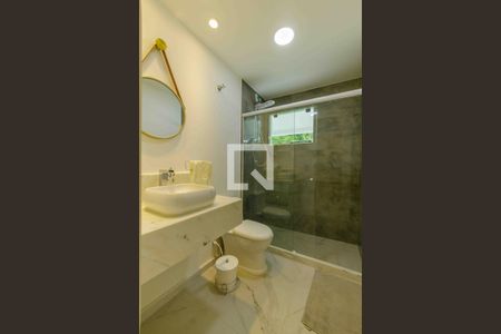 Casa de condomínio à venda com 350m², 4 quartos e 4 vagasBanheiro da Suíte 2