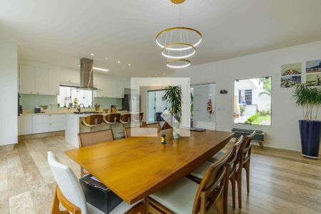 Casa de condomínio à venda com 350m², 4 quartos e 4 vagasSala