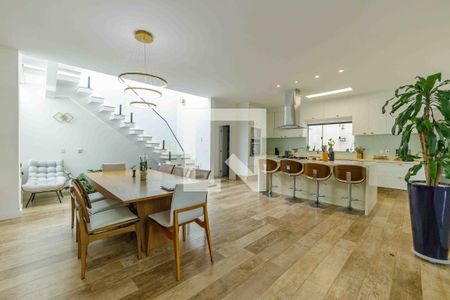 Casa de condomínio à venda com 350m², 4 quartos e 4 vagasSala