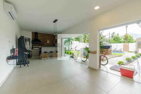 Casa de condomínio à venda com 350m², 4 quartos e 4 vagasVaranda da Sala