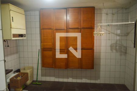 Casa à venda com 241m², 4 quartos e 2 vagas Casa à venda com 241m², 4 quartos e 2 vagasÁrea de Serviço